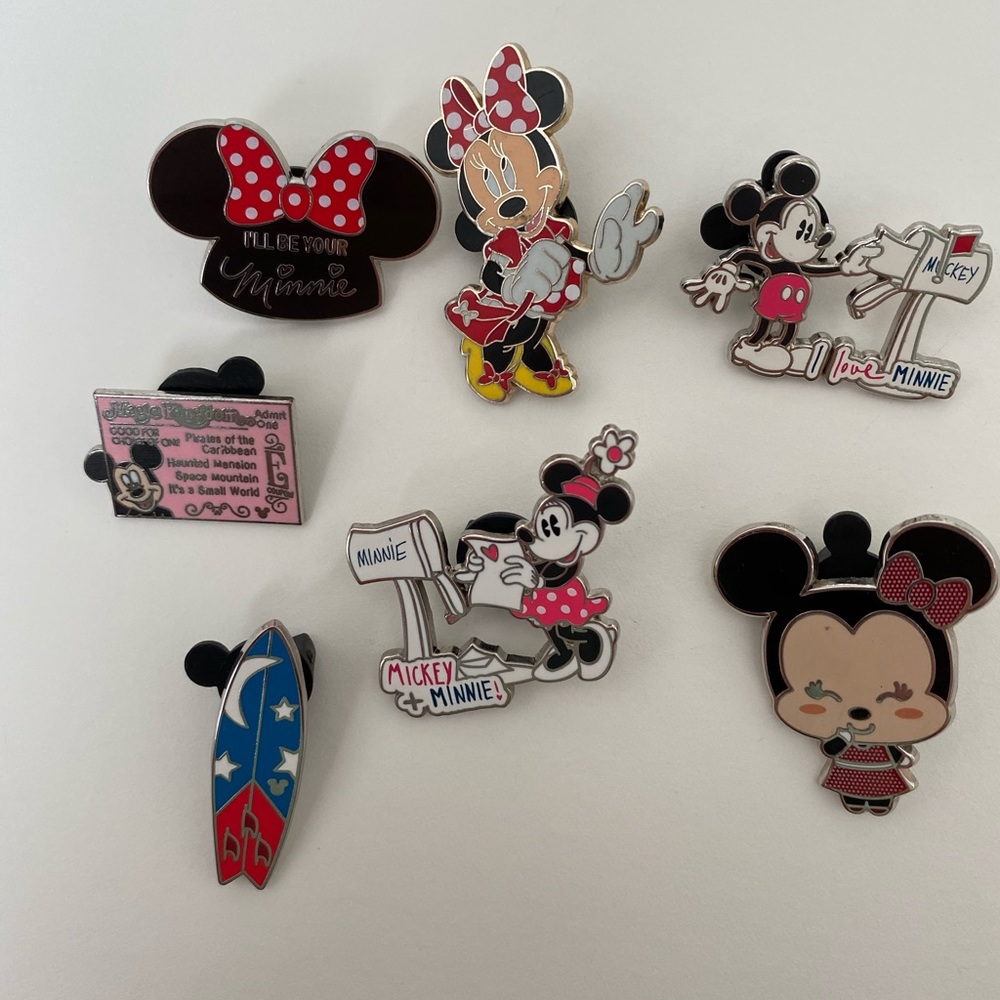 Disney Mickey & Minnie pin bundle